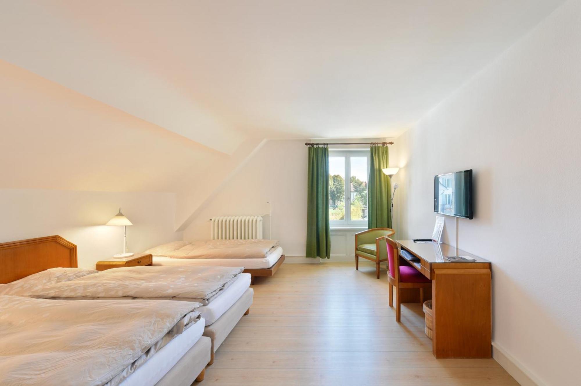 Hotel De L'Aigle Couvet Pokoj fotografie