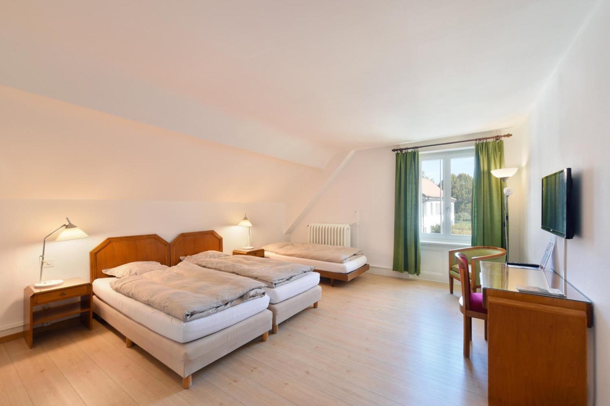 Hotel De L'Aigle Couvet Pokoj fotografie
