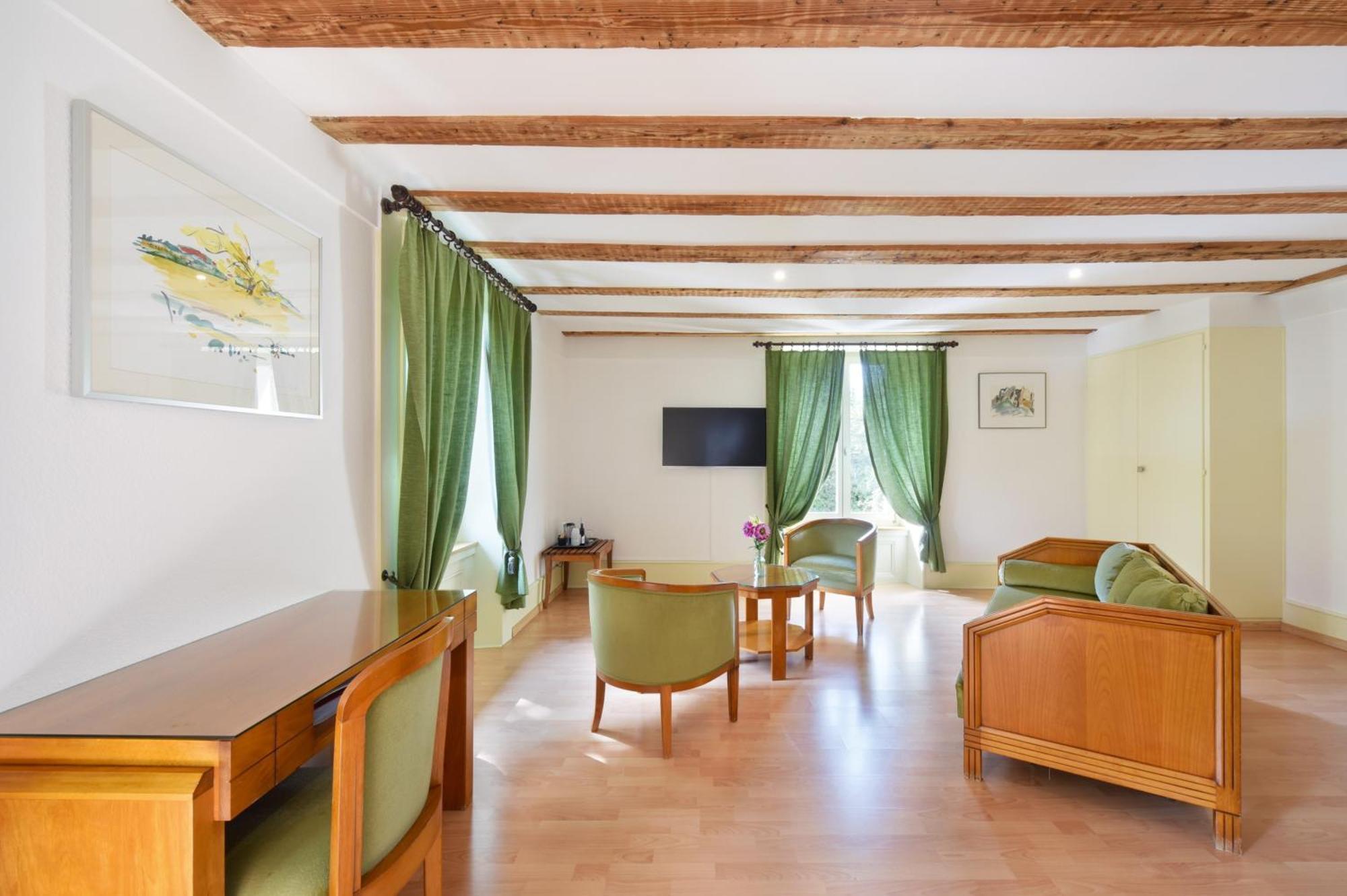 Hotel De L'Aigle Couvet Pokoj fotografie