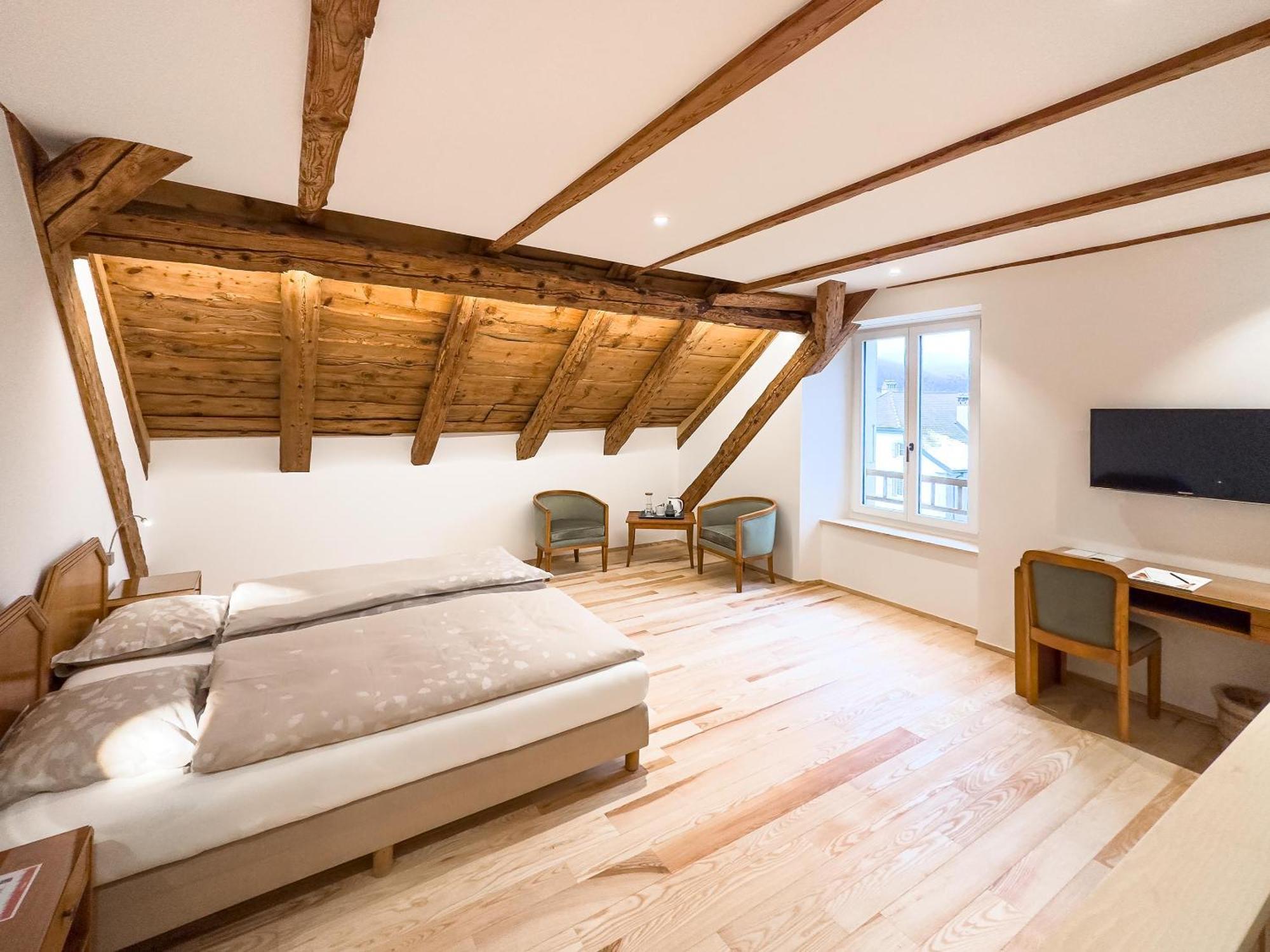 Hotel De L'Aigle Couvet Pokoj fotografie