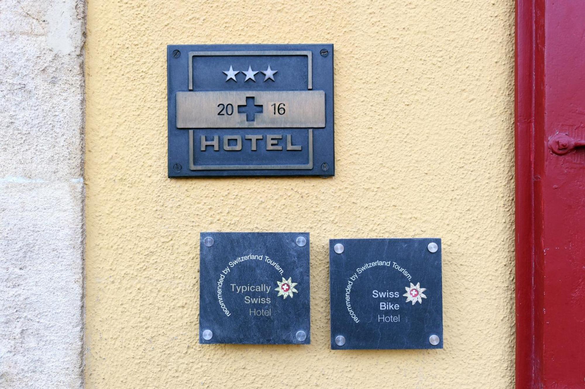 Hotel De L'Aigle Couvet Exteriér fotografie