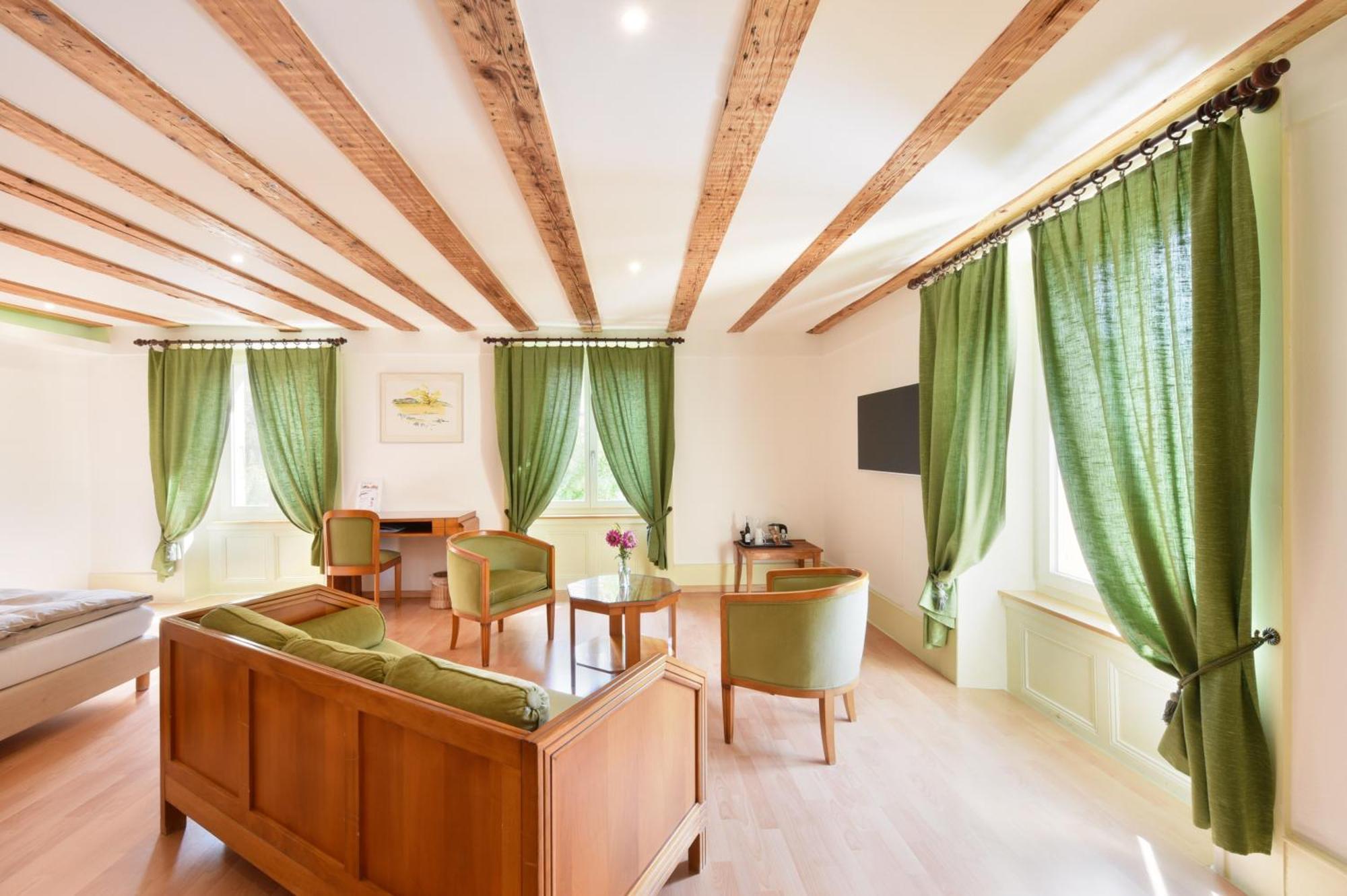 Hotel De L'Aigle Couvet Pokoj fotografie